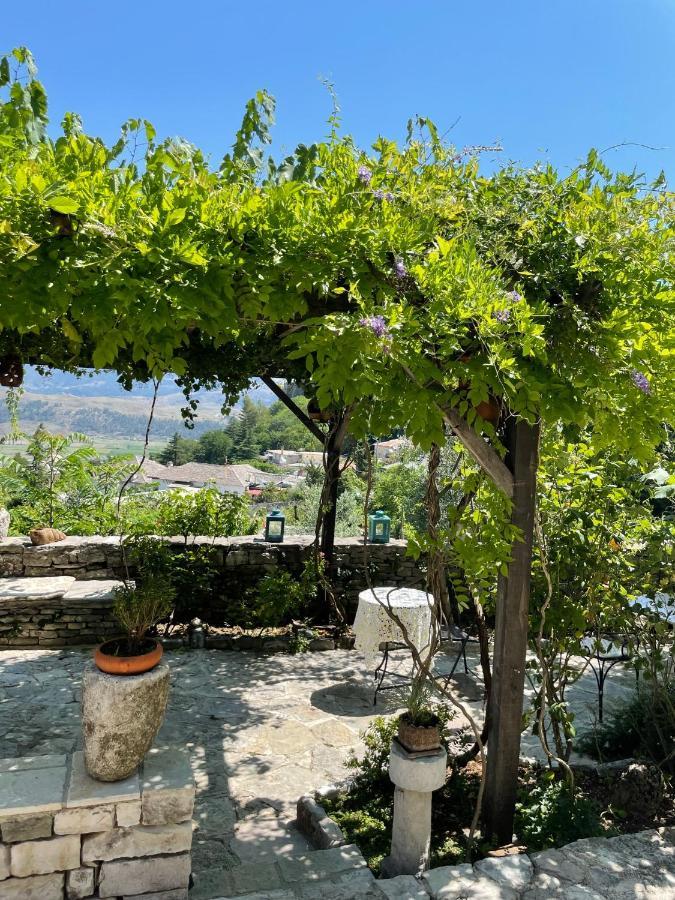 Konaku Guest House Gjirokastër Exteriör bild