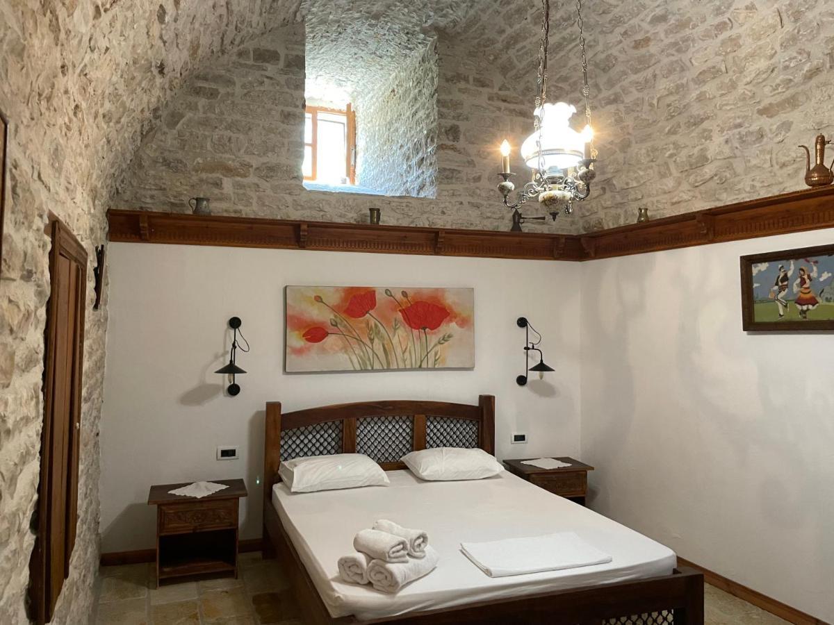 Konaku Guest House Gjirokastër Exteriör bild