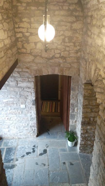 Konaku Guest House Gjirokastër Exteriör bild