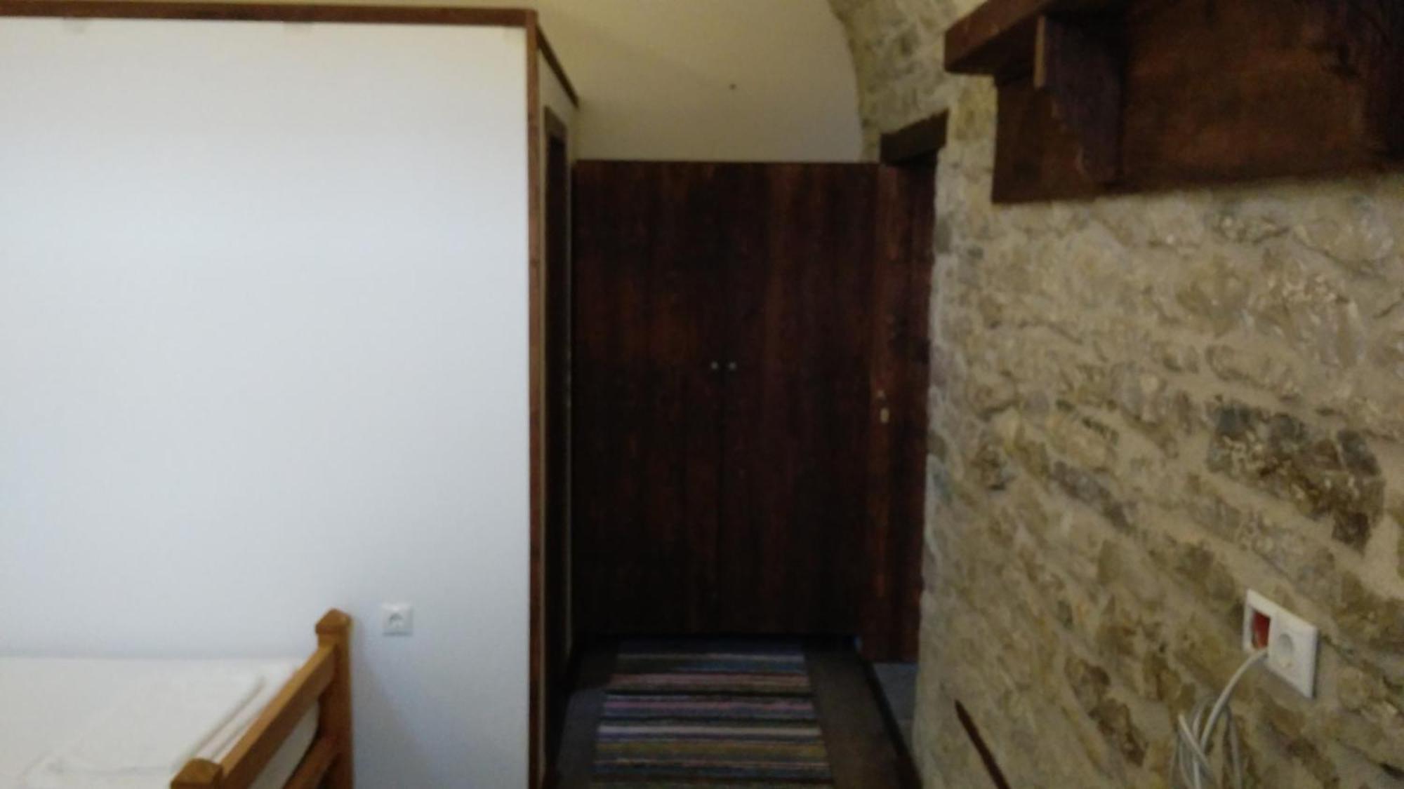 Konaku Guest House Gjirokastër Exteriör bild