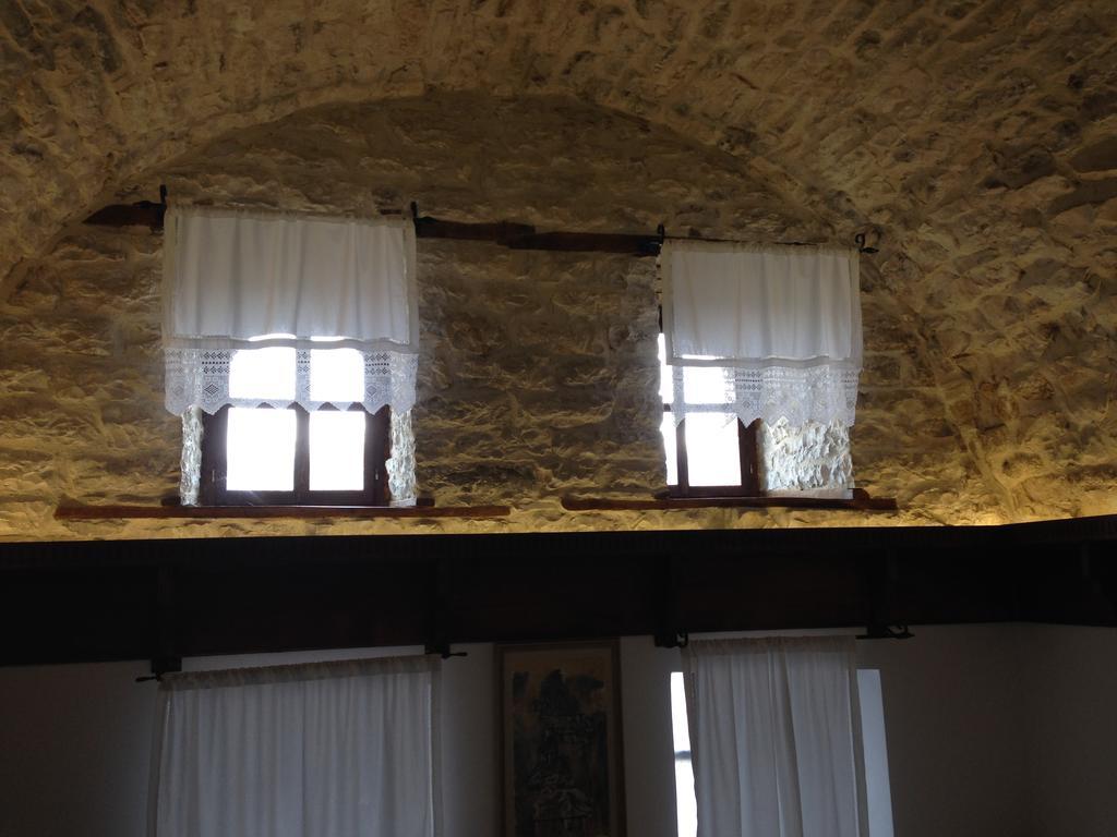 Konaku Guest House Gjirokastër Exteriör bild