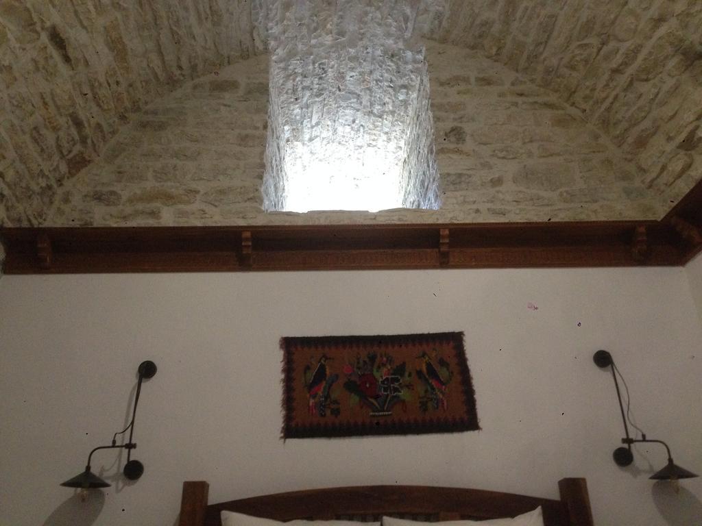 Konaku Guest House Gjirokastër Exteriör bild