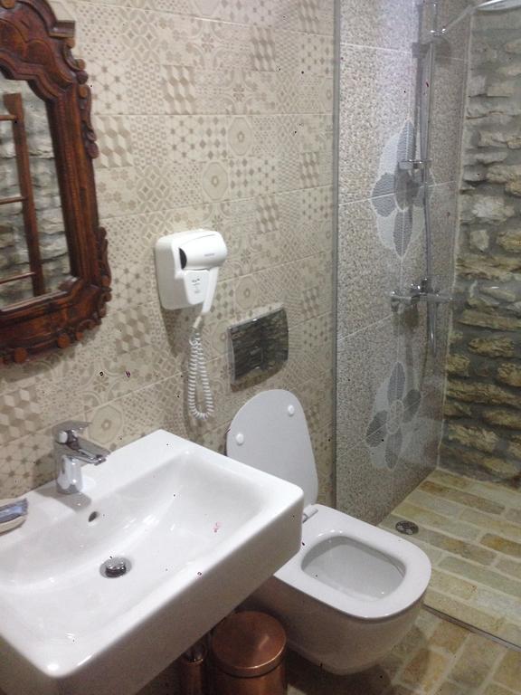 Konaku Guest House Gjirokastër Exteriör bild