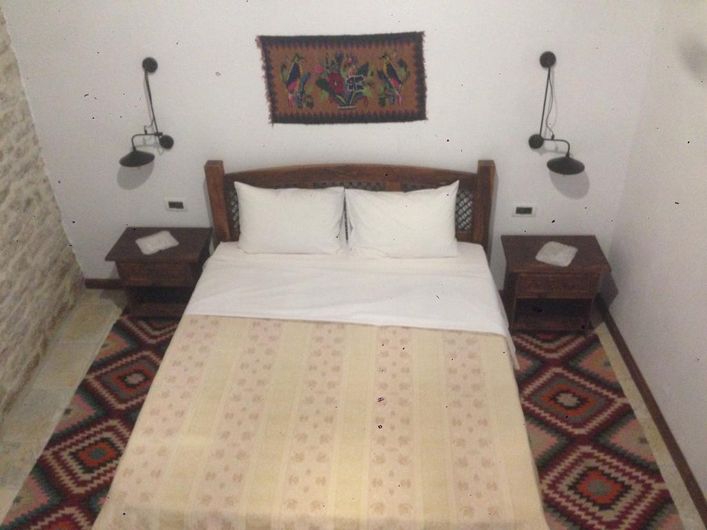 Konaku Guest House Gjirokastër Exteriör bild