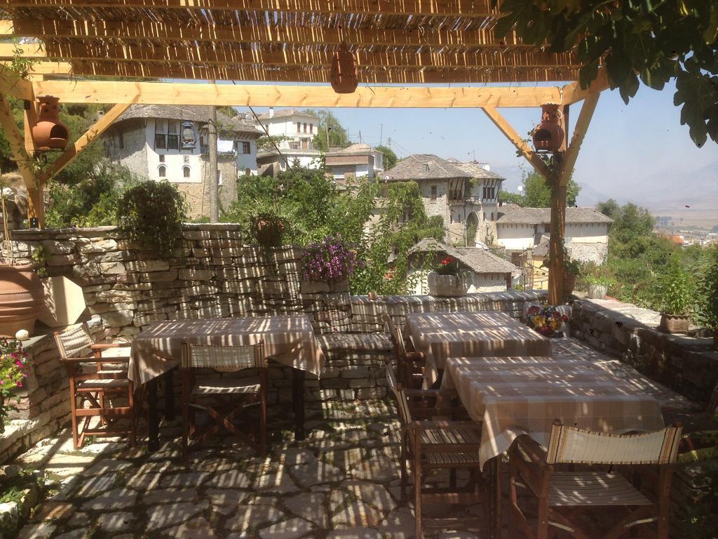 Konaku Guest House Gjirokastër Exteriör bild