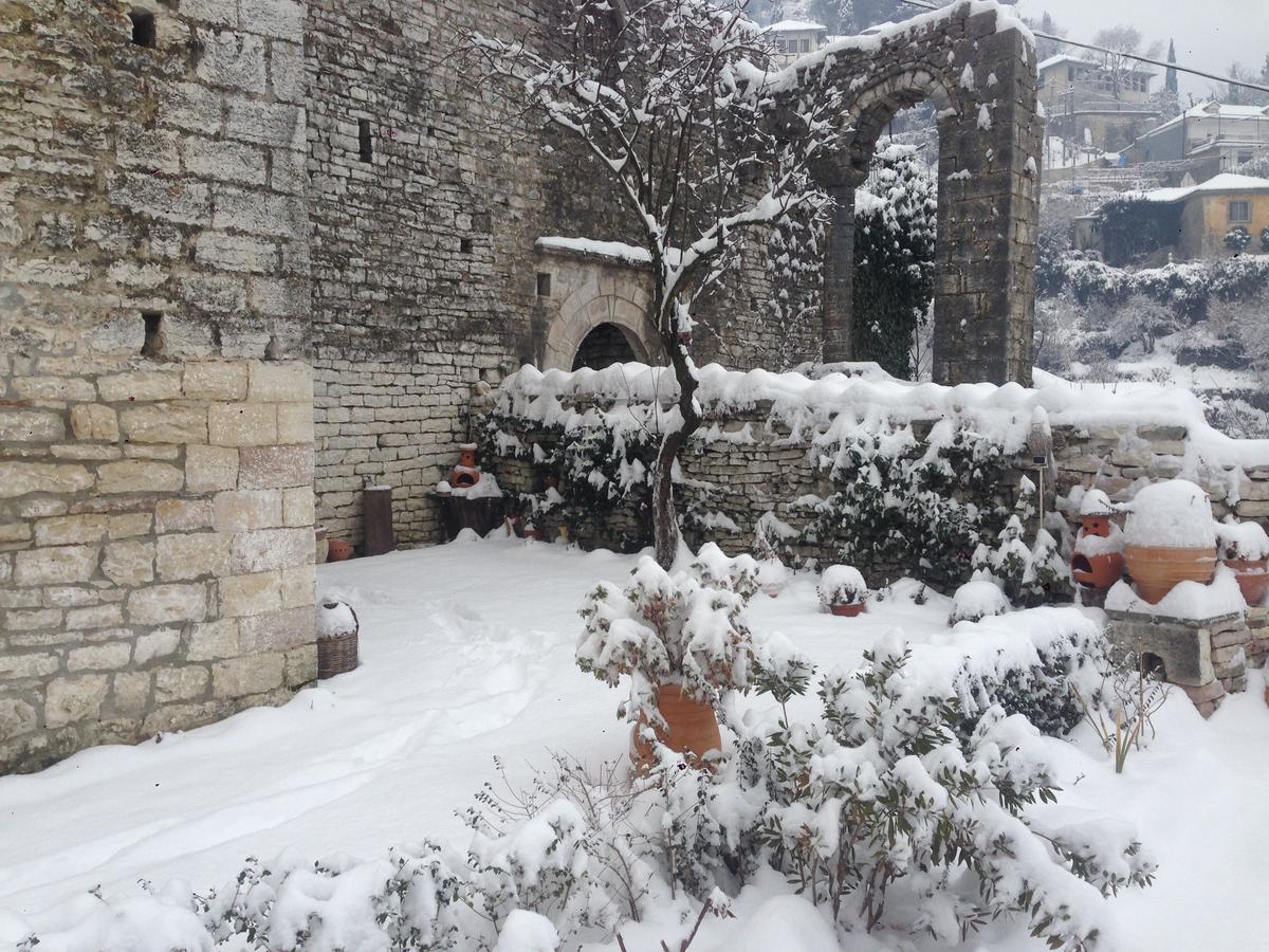 Konaku Guest House Gjirokastër Exteriör bild
