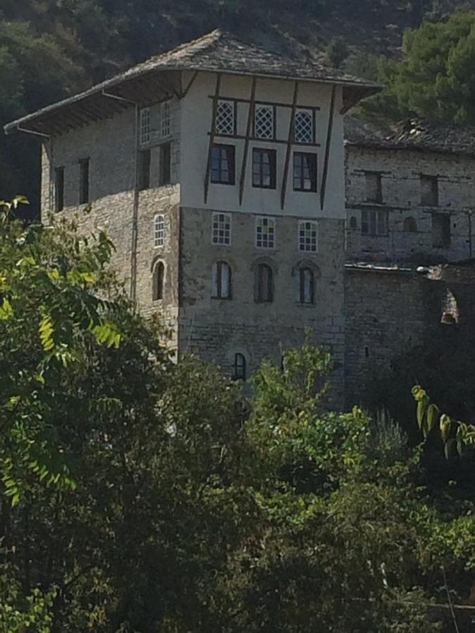 Konaku Guest House Gjirokastër Exteriör bild