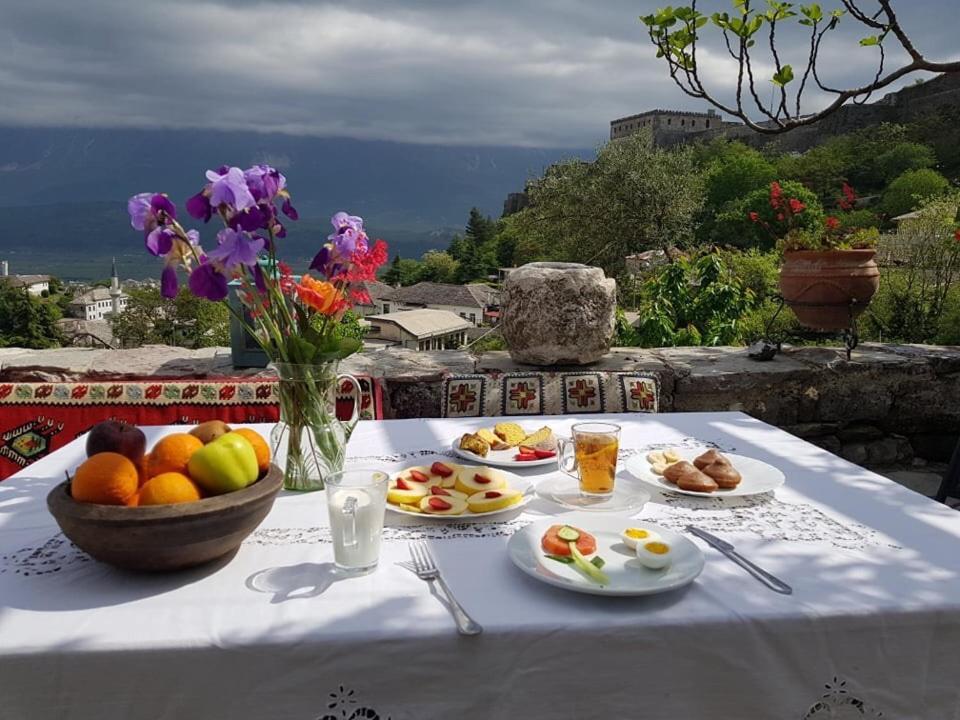 Konaku Guest House Gjirokastër Exteriör bild